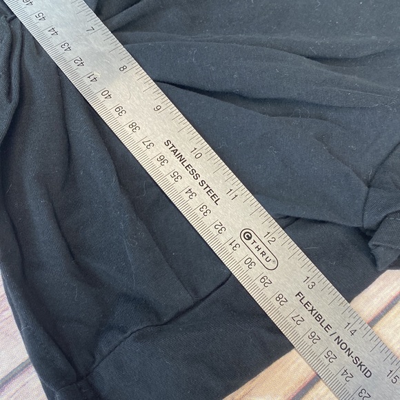 SHEIN Two-piece outfit: 1 pair of shorts and 1 crop top - Picture 13 of 13